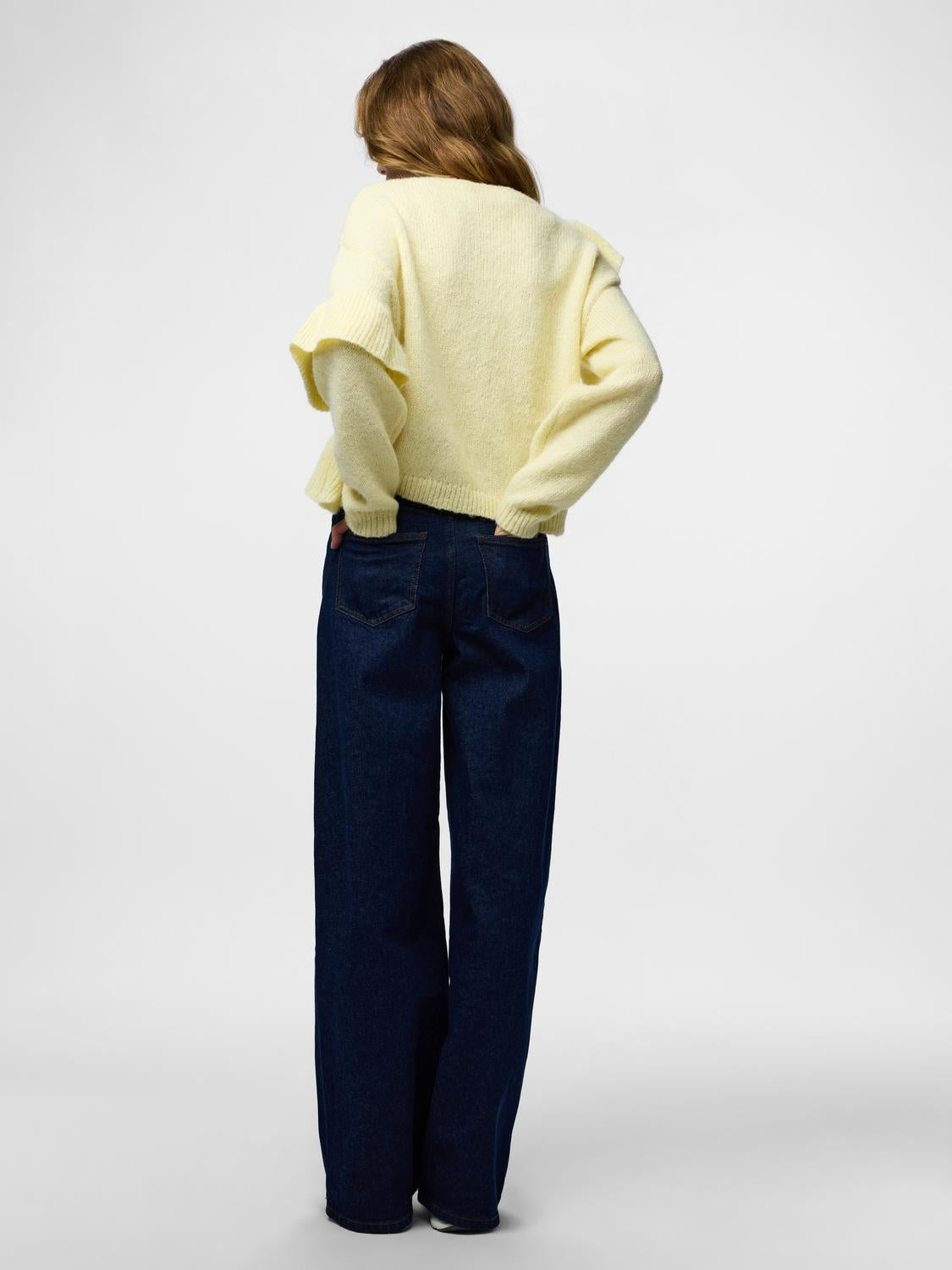 model_shot-back